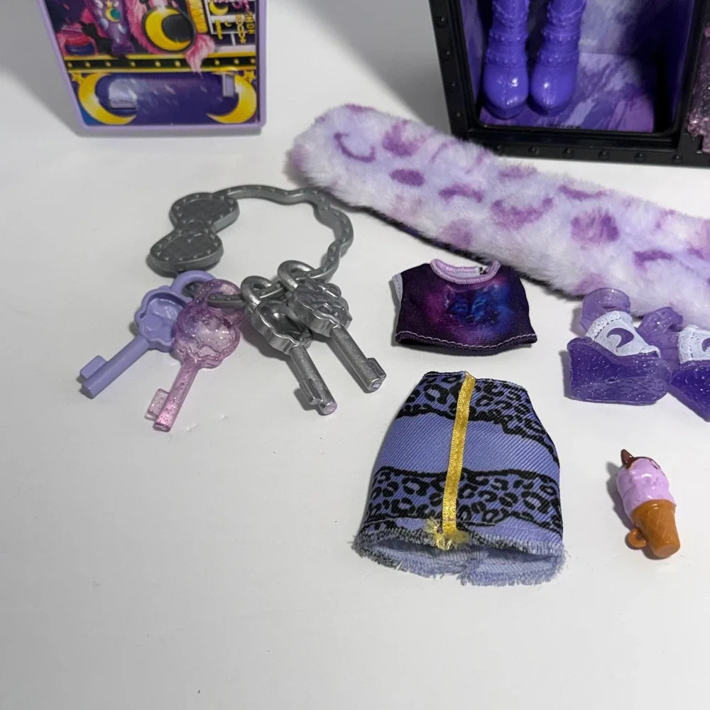 Monster High Clawdeen Wolf Skulltimate Secrets Fearidescent w Coffin Case